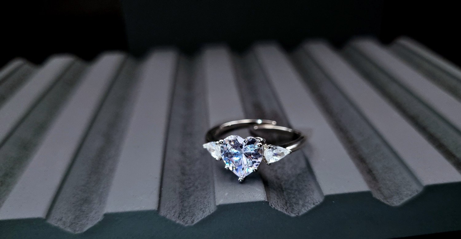 HEART SHAPED MINIMAL RING